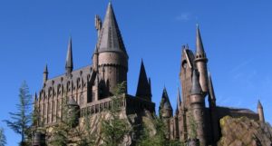 https://commons.wikimedia.org/wiki/Category:The_Wizarding_World_of_Harry_Potter#/media/File:Wizarding_World_of_Harry_Potter_Castle.jpg