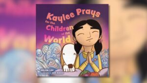 Book cover of Kaylee Prays for the Children of the World by Helen Lee, Illustrated by Shin Maeng
