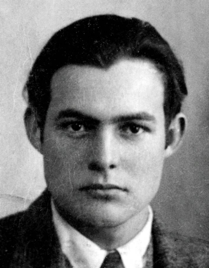 Ernest_Hemingway_1923_passport_photo