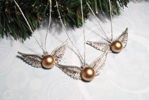 winged_ball_christmas_ornaments_inspired_by_harry_potter_golden_snitch_815a50d9