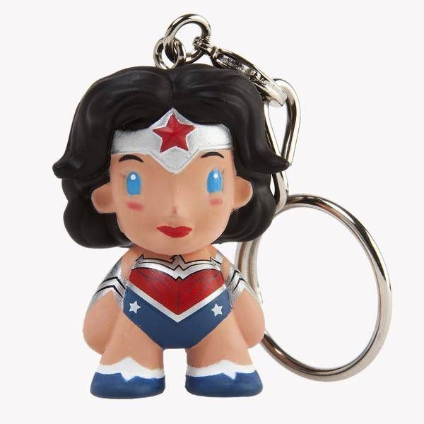 dc-universe-wonder-woman-1-5-keychain