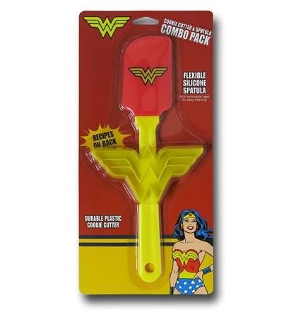 wonder-woman-spatula-and-cookie-cutter-pack