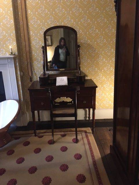mirror in dickens's bedroom