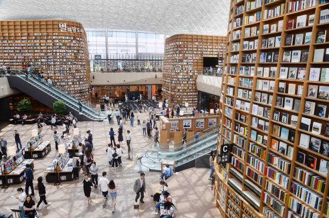 Cool Bookish Places: Starfield Library in Seoul, South Korea