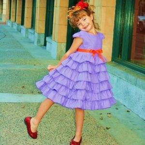 Fancy Nancy kids costume from 9 Bookish Kids' Costumes for Halloween (or Character Day) | BookRiot.com