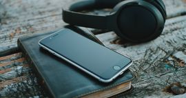 Why I Listen to Music While I Read | BookRiot.com