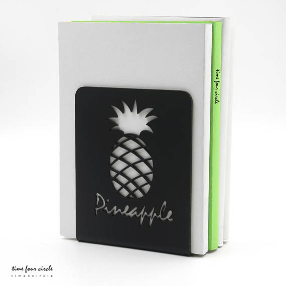 Pineapple Bookends That Will Make Your Bookshelves Unqiue