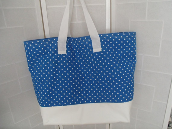 Big Book Bags: 17 Awesome Jumbo-Size Totes To Haul Your TBR.