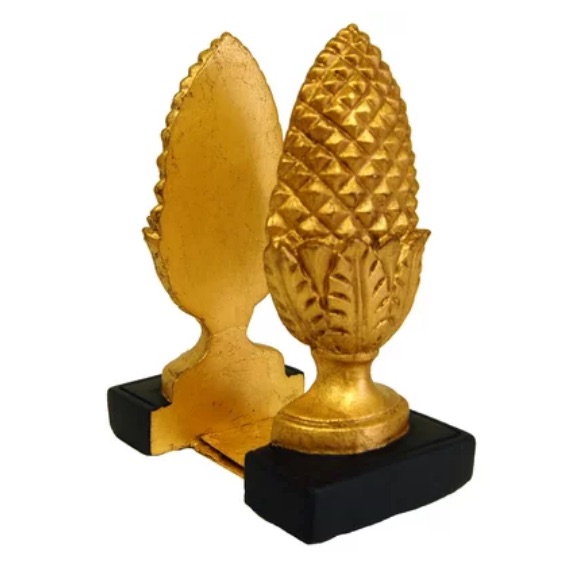 Pineapple Bookends That Will Make Your Bookshelves Unqiue