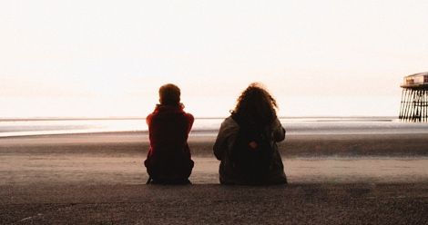 kids talking with their backs to the camera on the beach feature 470x248