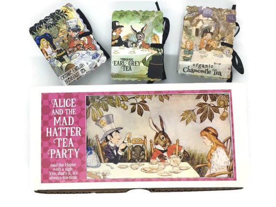 Alice in Wonderland-themed literary tea gift set