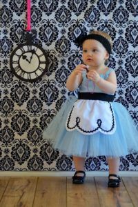 Magical Alice in Wonderland Costumes For Your Next Party Or Halloween - 16