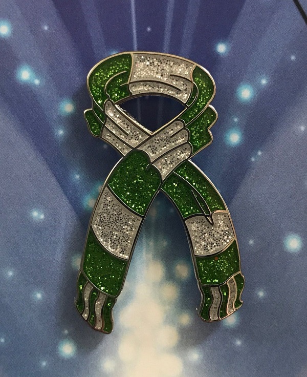 Sparkly house scarf in Slytherin colors enamel pin