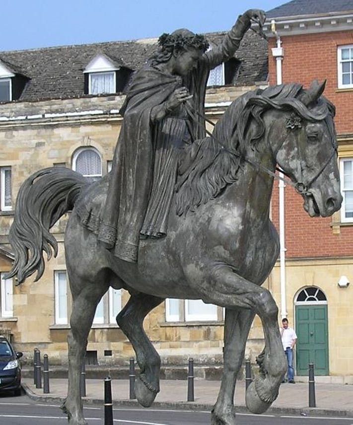 The Fine Lady statue in Banbury