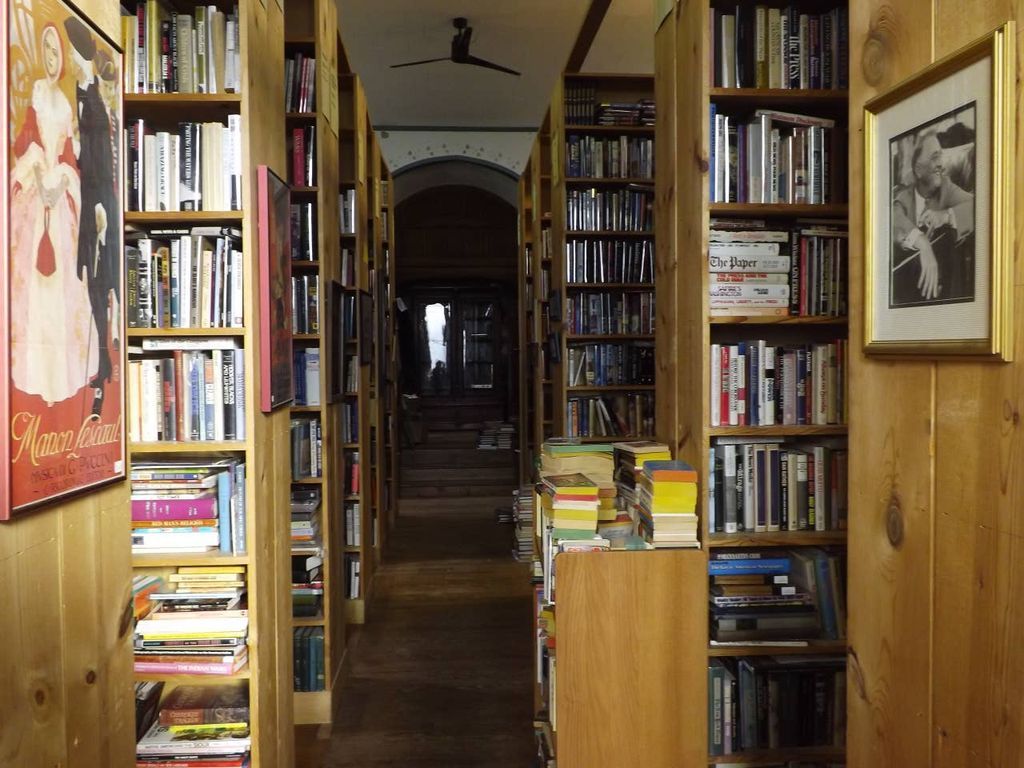 Plan Your Dream Reading Vacation in a Literary Airbnb - 29