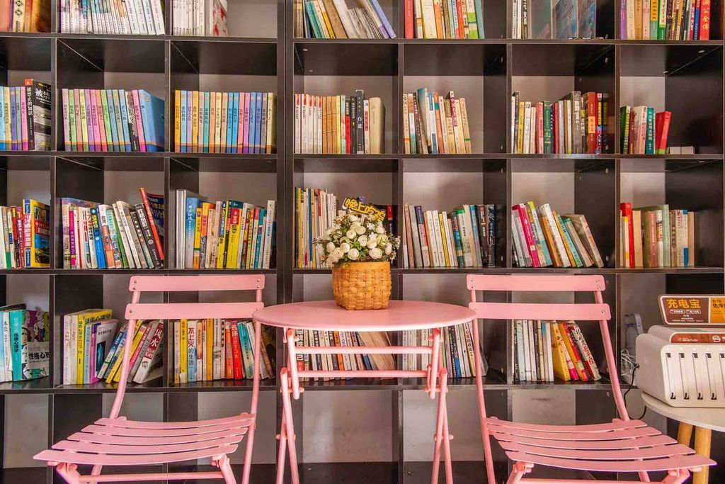 Plan Your Dream Reading Vacation in a Literary Airbnb - 78