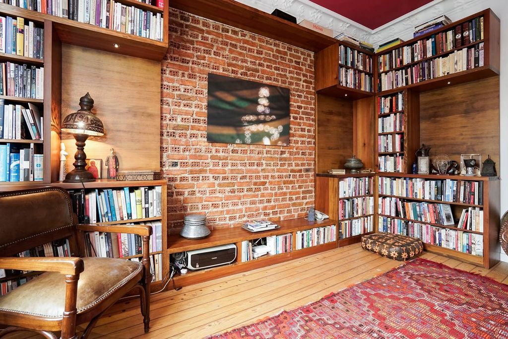 Plan Your Dream Reading Vacation in a Literary Airbnb - 16