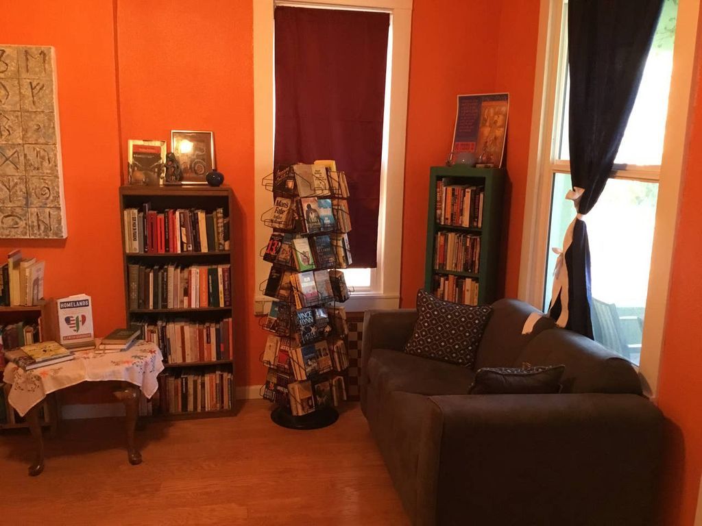 Plan Your Dream Reading Vacation in a Literary Airbnb - 35