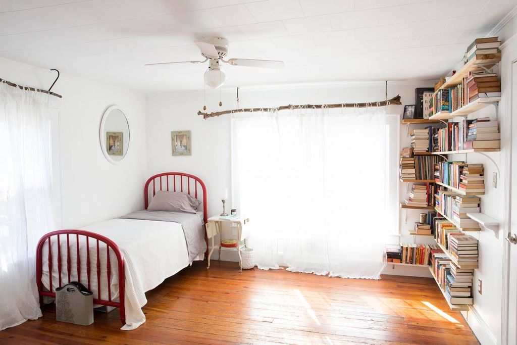 Plan Your Dream Reading Vacation in a Literary Airbnb - 28