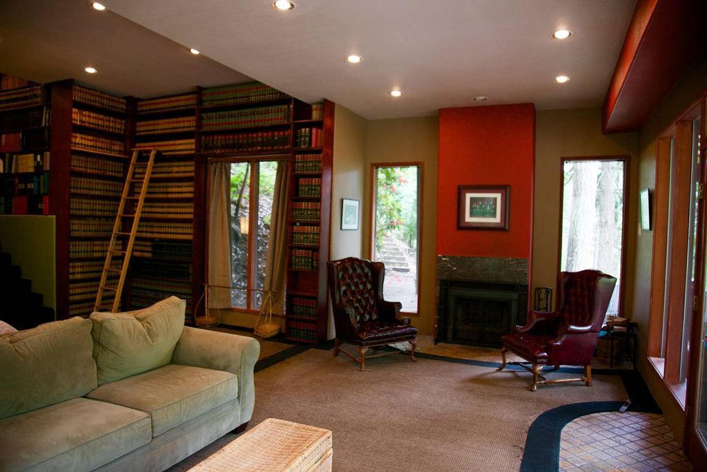 Plan Your Dream Reading Vacation in a Literary Airbnb - 50