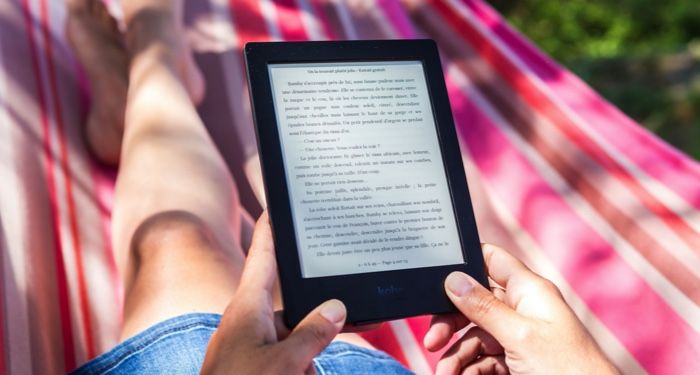 Readers absorb less on Kindles than on paper, study finds, Ebooks