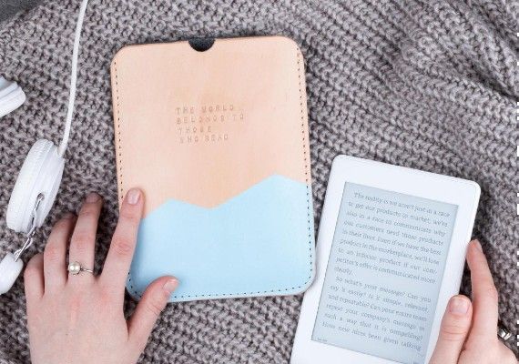 8 Aesthetic Ereader Covers for Summertime Reads - 93