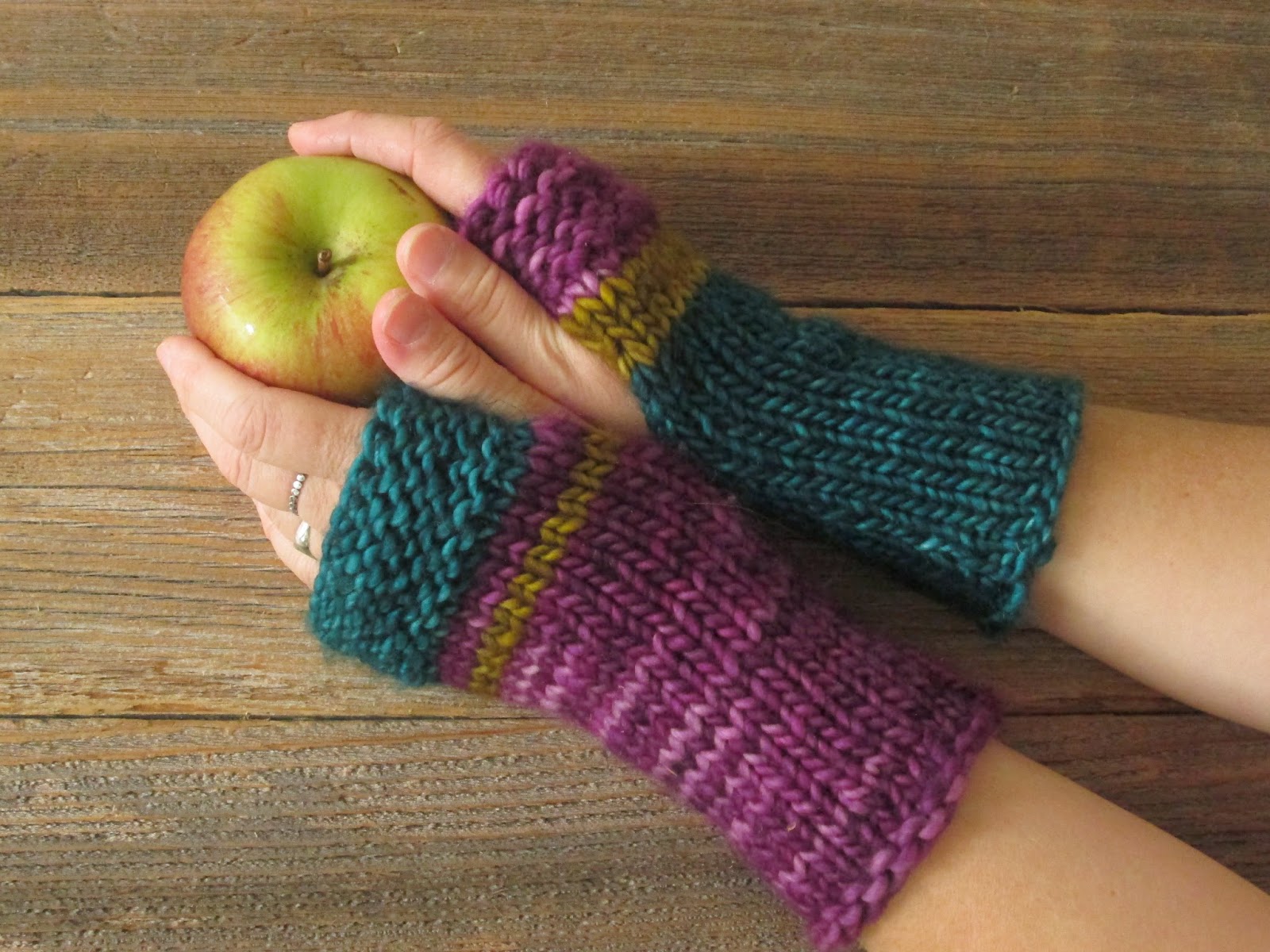 https://pollyfoofoo.blogspot.com/2014/09/mrs-fitz-mini-mitts.html