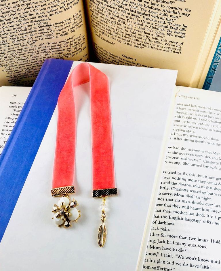 Keep Your Page Safe With These Lovely Ribbon Bookmarks