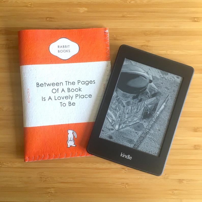 Corduroy Lining Nook Simple Touch Fits Kindle Basic Voyage Paperwhite Made from Swedish Book Romantic eReader Case with Dancing Couple