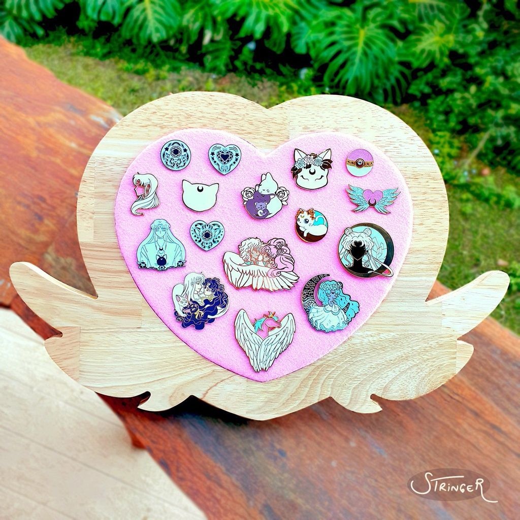 Heart brooch pin board with wooden display