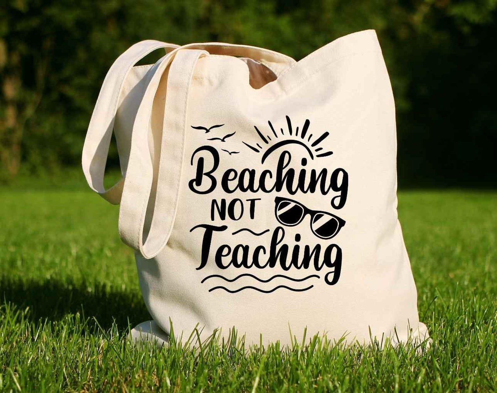 Plan a Book Themed Beach Day With These Reading Accessories - 24