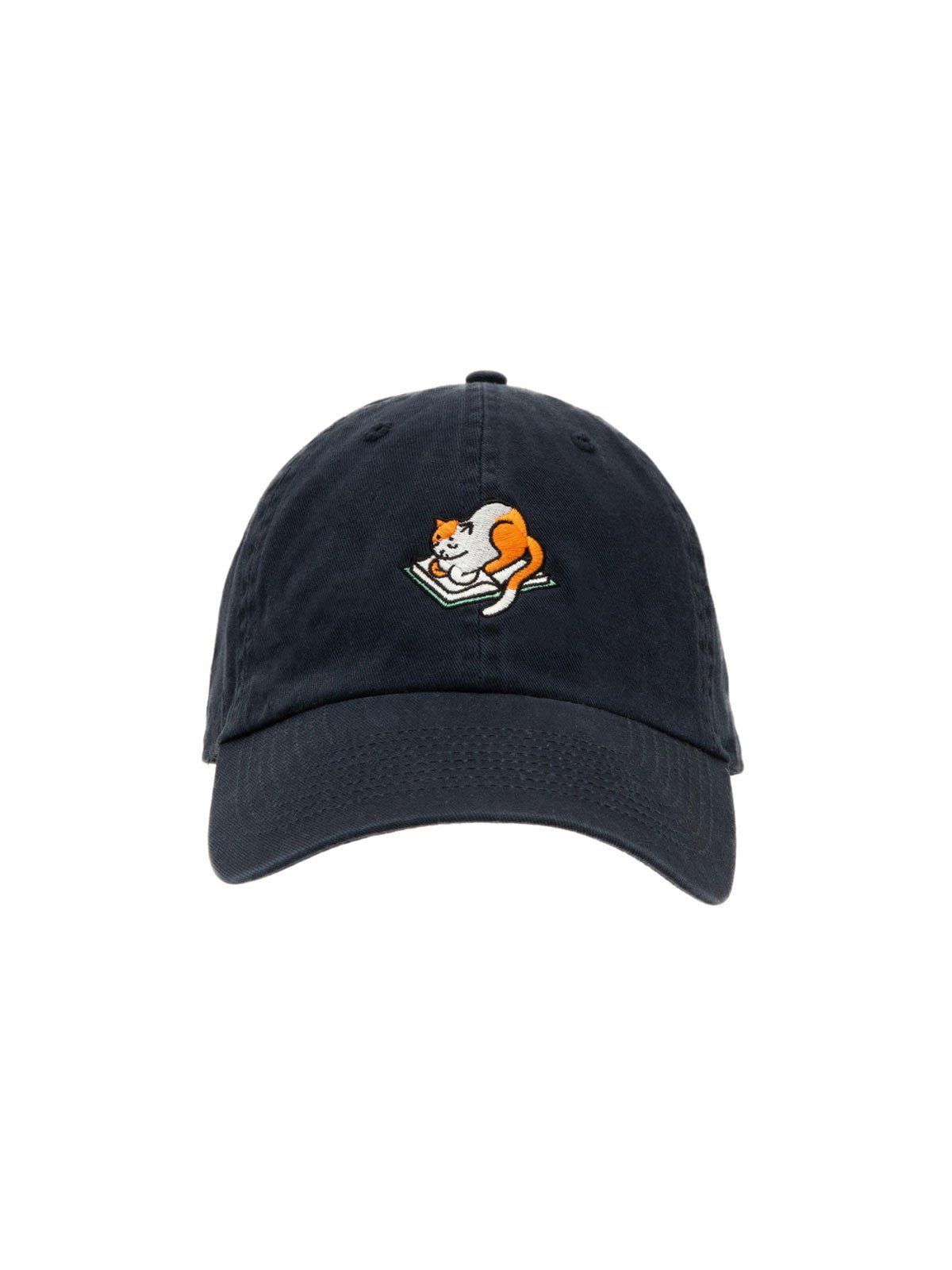 Baseball cap embroidered with a cat sitting on a book