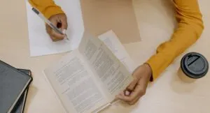 taking notes while reading