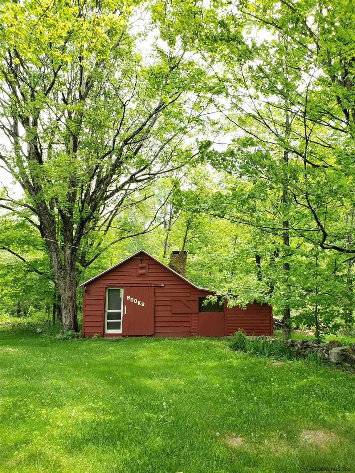 exterior of book barn at Owl Pen Books