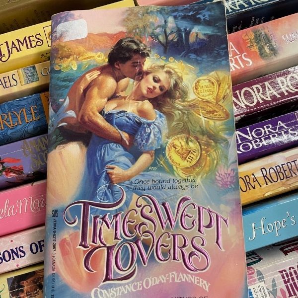 6 Book Fair Photos that Prove Romance Novels and Readers are the Best - 5