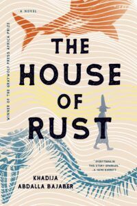 Couverture du livre The House of Rush, motifs de vagues blanches sur fond jaune clair avec une forme de requin orange en haut de la couverture, une longue forme de léviathan bleu en bas et un homme portant un grand chapeau de sorcier au milieu.