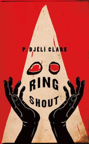 P. Djeli Clark'ın Ring Shout'unun kapağı;  KKK kukuletasının önünde yükseltilmiş Siyah ellerin illüstrasyonu