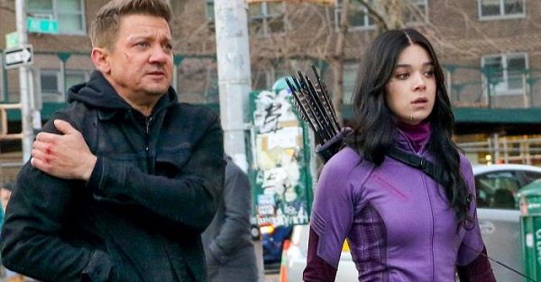 Capture d'écran : Jeremy Renner dans le rôle de Clint Barton et Hailee Steinfeld dans le rôle de Kate Bishop dans Hawkeye, sur Disney+ le 24 novembre