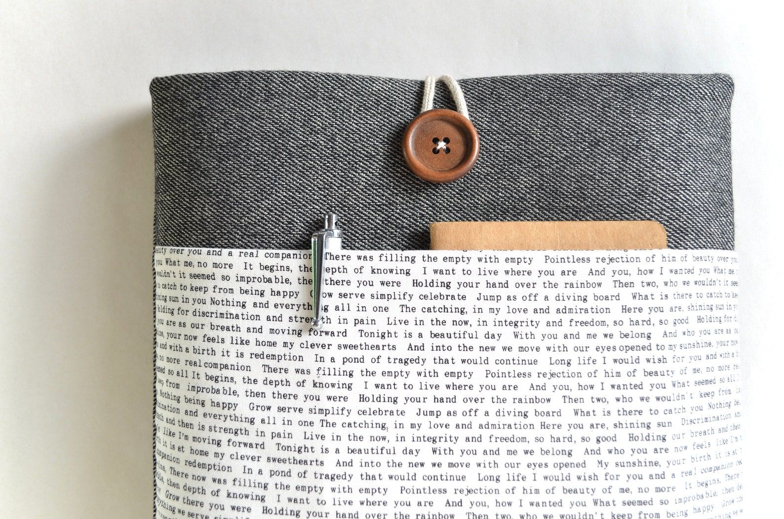 Kindle sleeve with words