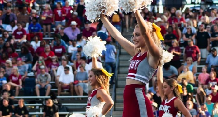 cheerleaders performing