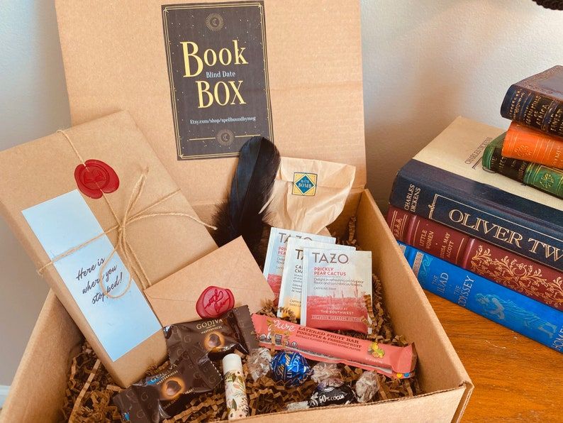 Blind date with a book gift box