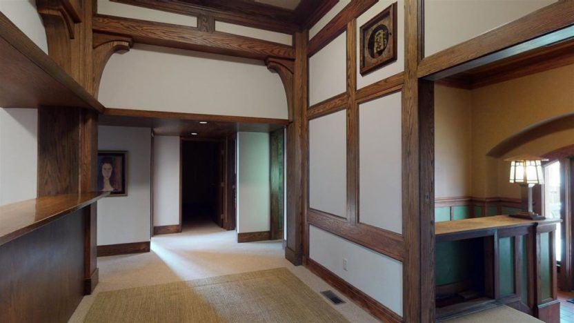 Image de l'intérieur de l'entrée de l'ancienne bibliothèque de Kendallville. 