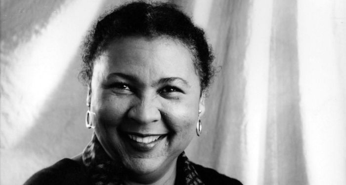 Feminist Author bell hooks Has Died at 69 - 2