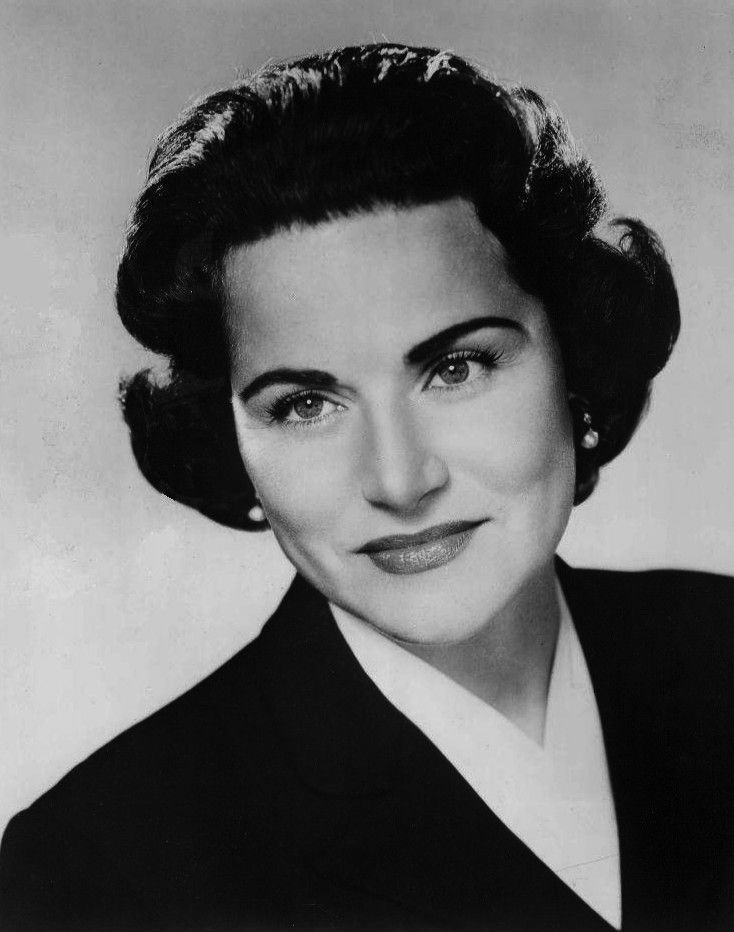 black and white image of Pauline Phillips, also known as columnist Dear Abby