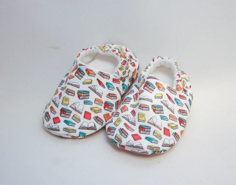 Book print baby shoes 