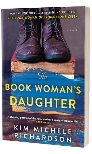 Book cover of The Book Woman's Daughter by Kim Michele Richardson