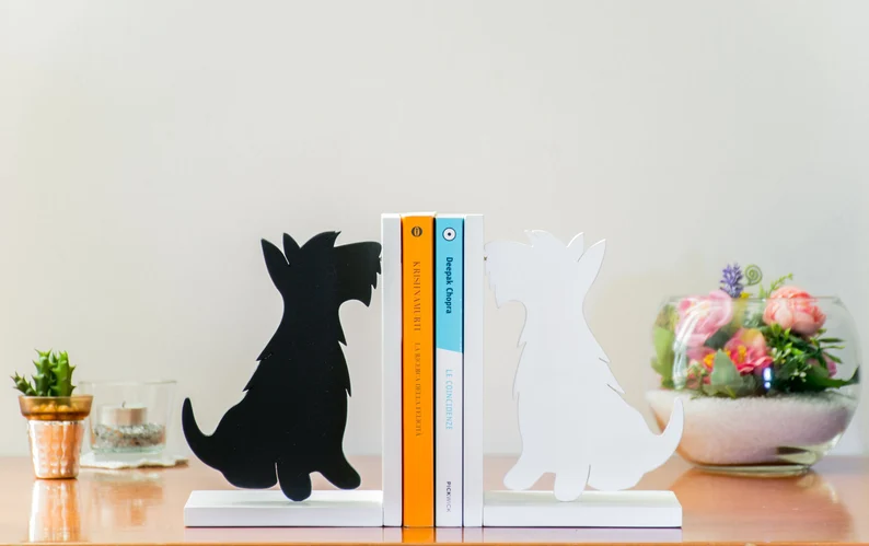 Image of a set of scottie bookends. One is a black dog and one is white. 