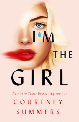 la pochette de I'm the Girl de Courtney Summers;  demi-face dessin d'une fille blonde avec une larme bleue sous l'oeil et du rouge à lèvres taché de rouge