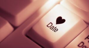 keyboard key with a heart symbol and the word "date"