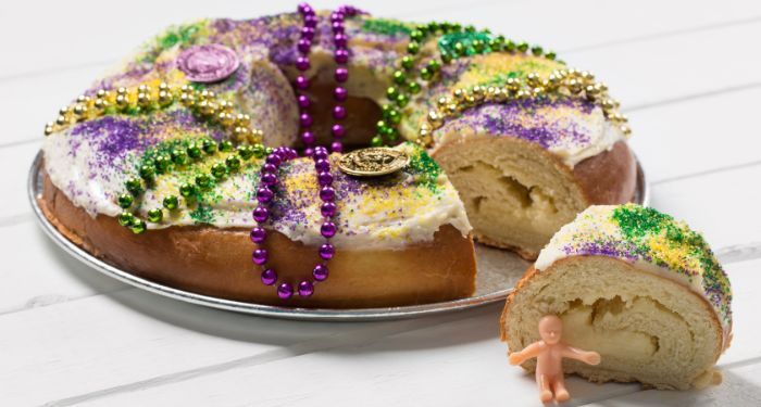 Image of a king cake on a white background